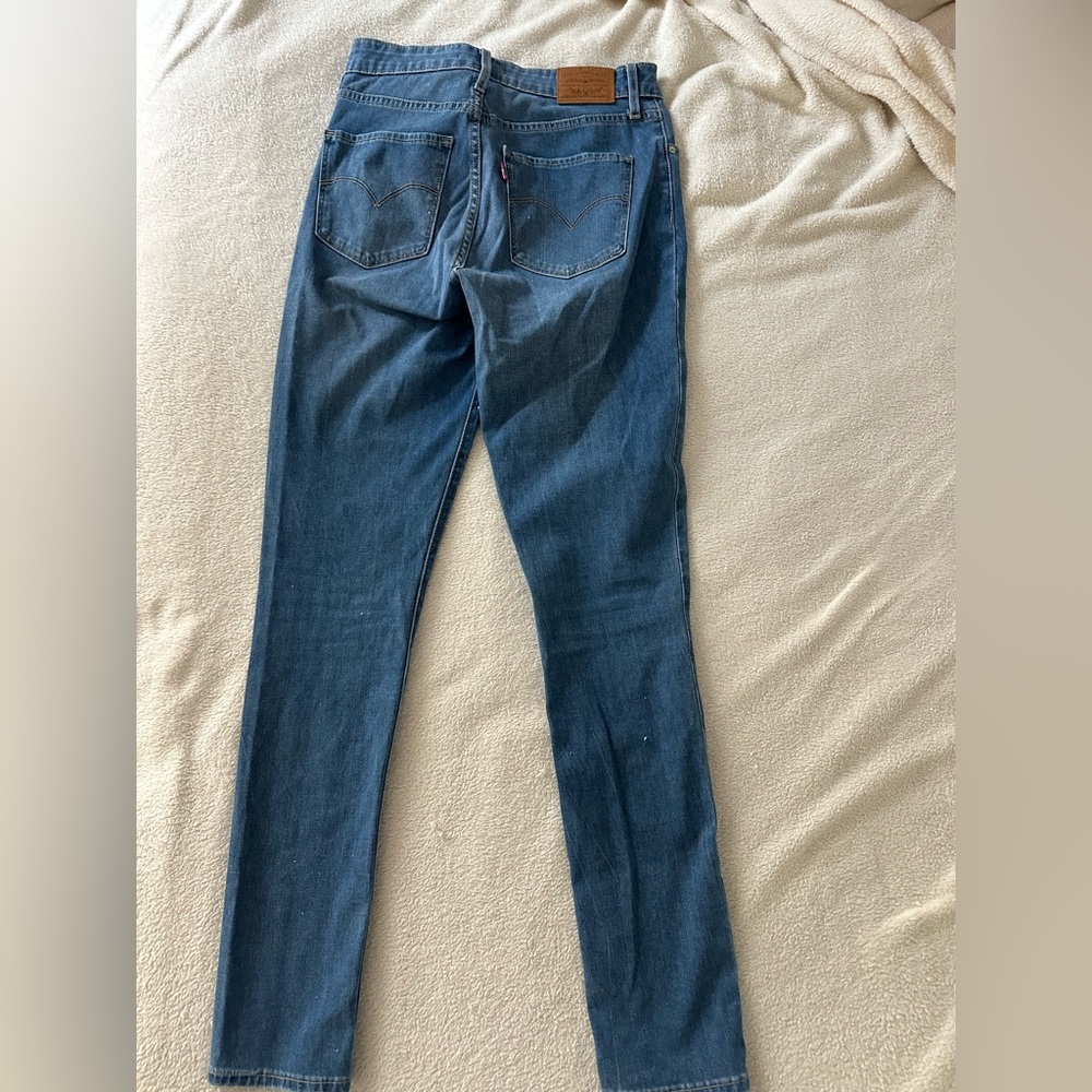 Levi Skinny Jeans size 28 stretchy